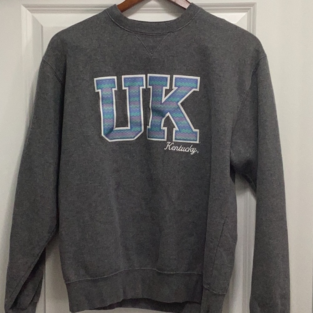 Univ. of KY crewneck sweatshirt with pastel colored logo. Sz S,